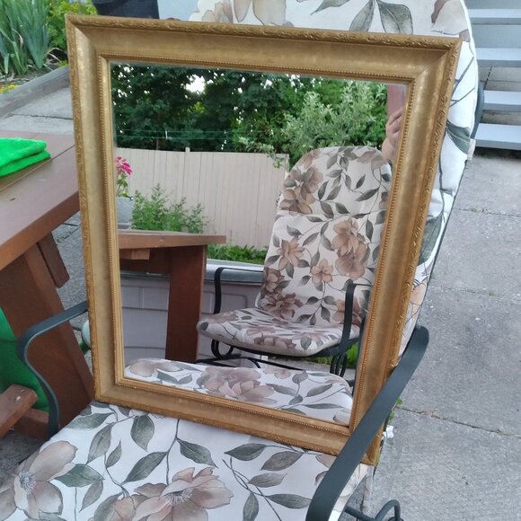 Elegant Vintage Gold Framed Mirror - Picture 2 of 2